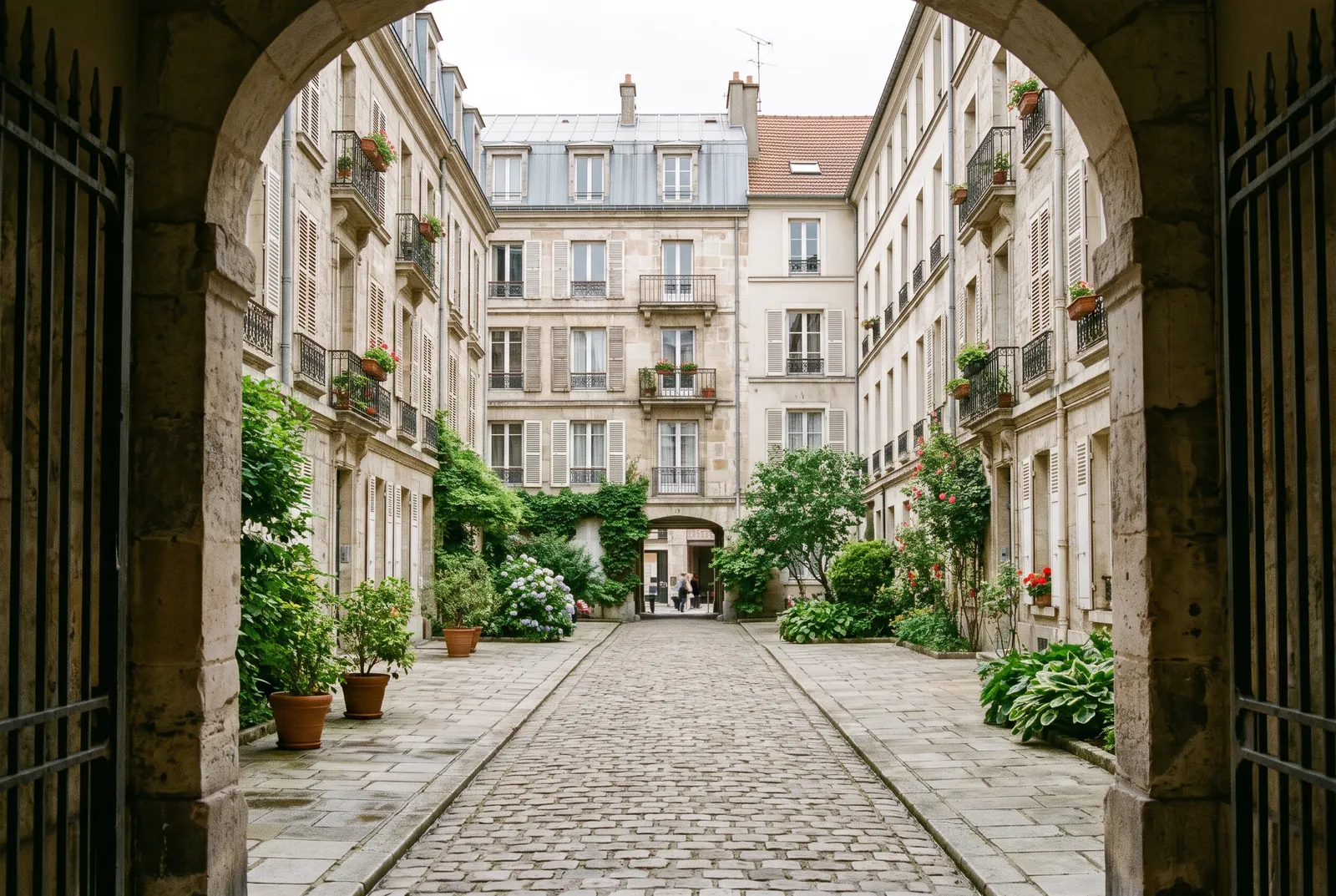 Cour intérieure d'un immeuble à Melun